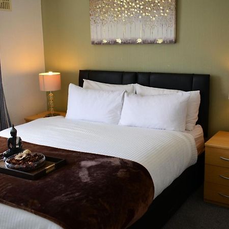 Dreams Serviced Accommodations- Staines/Heathrow Stanwell Exterior foto