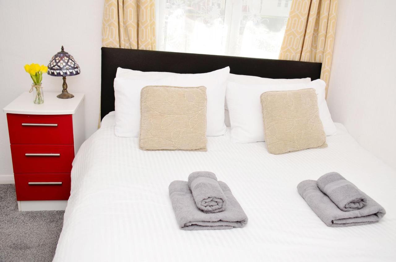 Dreams Serviced Accommodations- Staines/Heathrow Stanwell Exterior foto