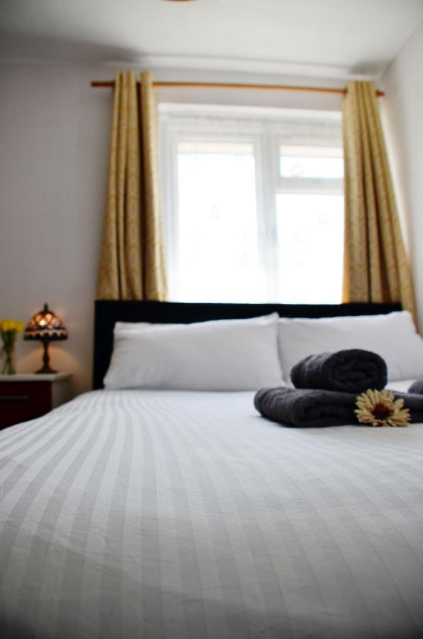 Dreams Serviced Accommodations- Staines/Heathrow Stanwell Exterior foto