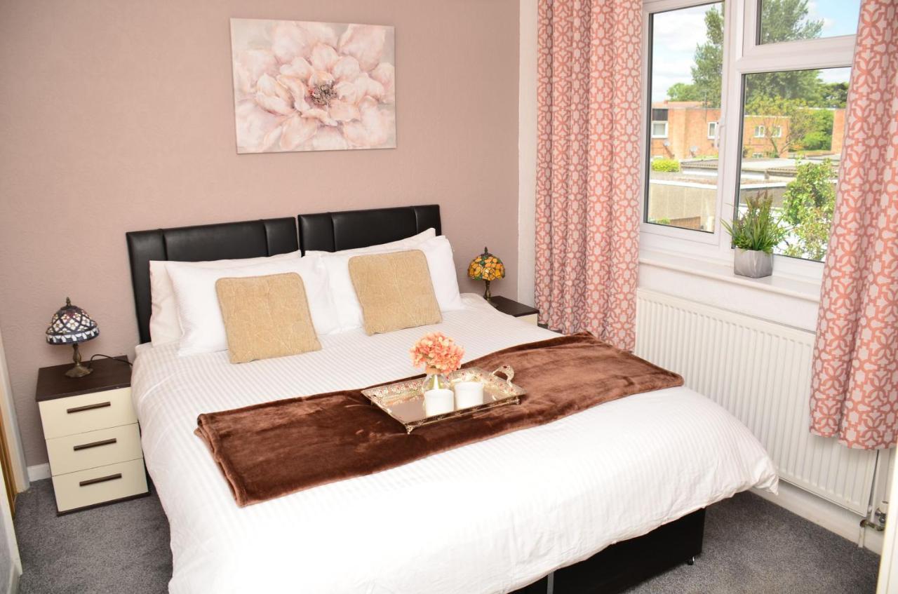 Dreams Serviced Accommodations- Staines/Heathrow Stanwell Exterior foto