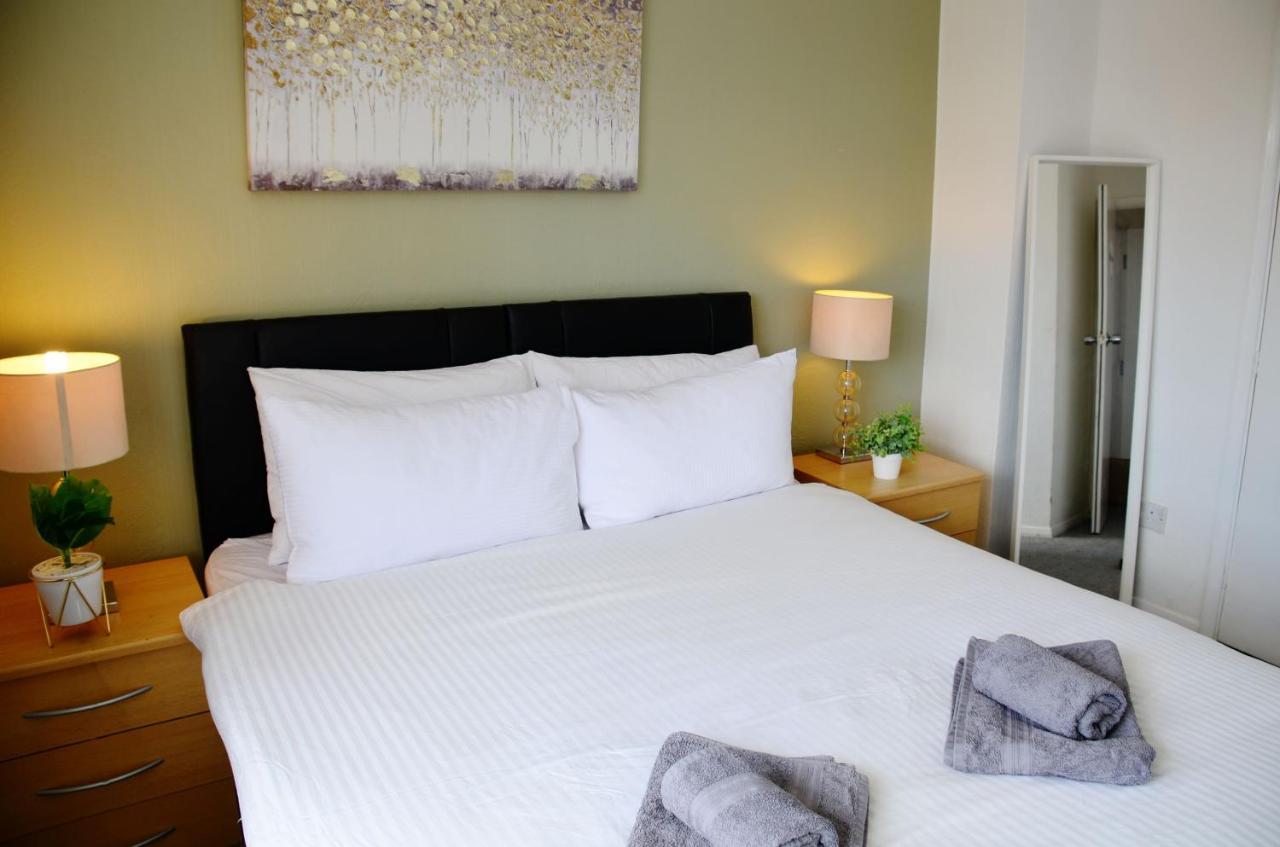 Dreams Serviced Accommodations- Staines/Heathrow Stanwell Exterior foto