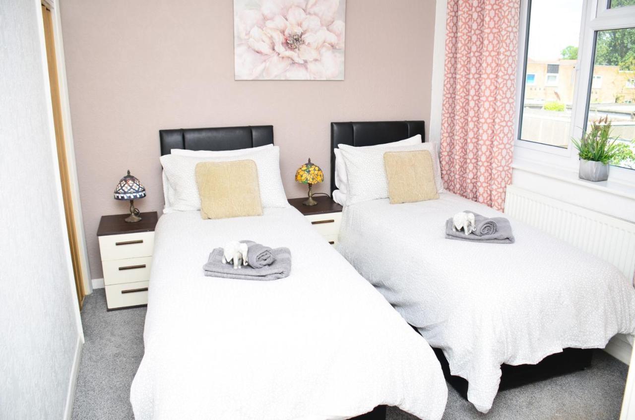 Dreams Serviced Accommodations- Staines/Heathrow Stanwell Exterior foto