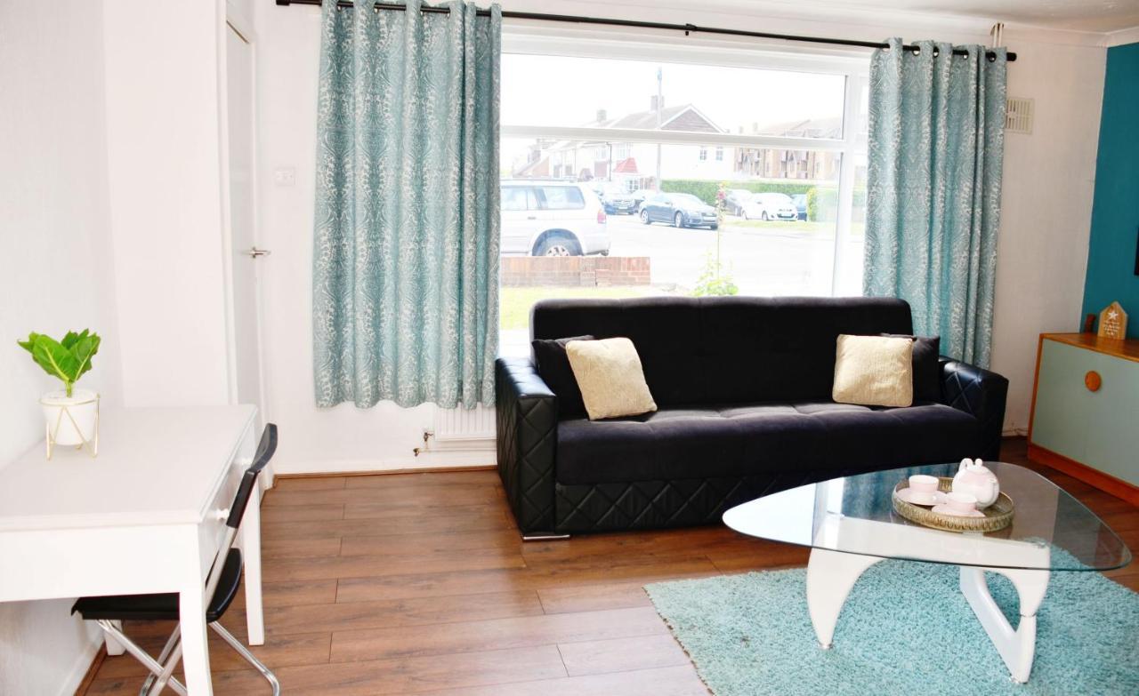 Dreams Serviced Accommodations- Staines/Heathrow Stanwell Exterior foto