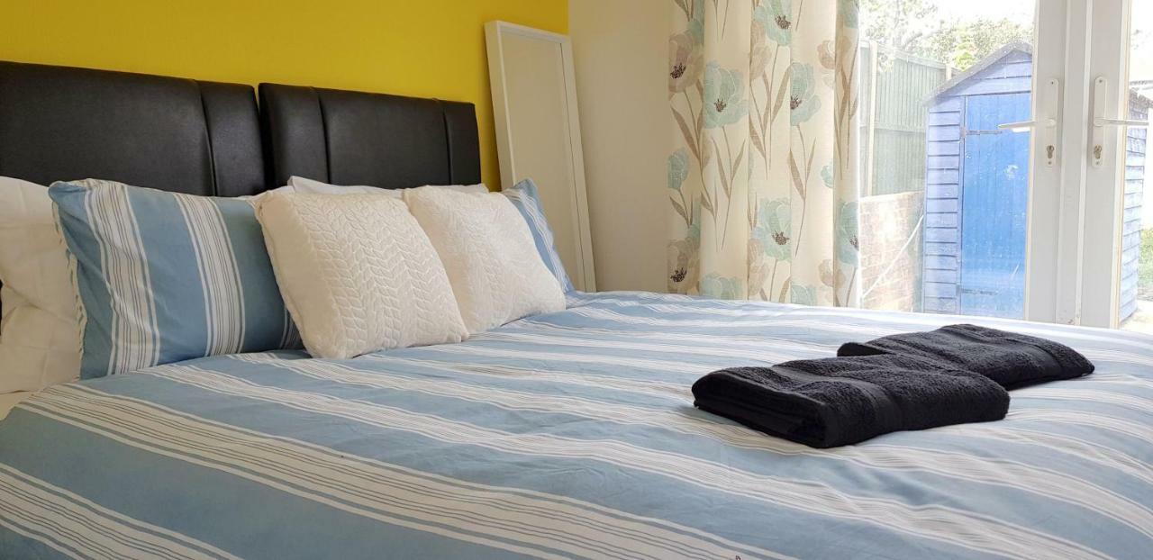 Dreams Serviced Accommodations- Staines/Heathrow Stanwell Exterior foto